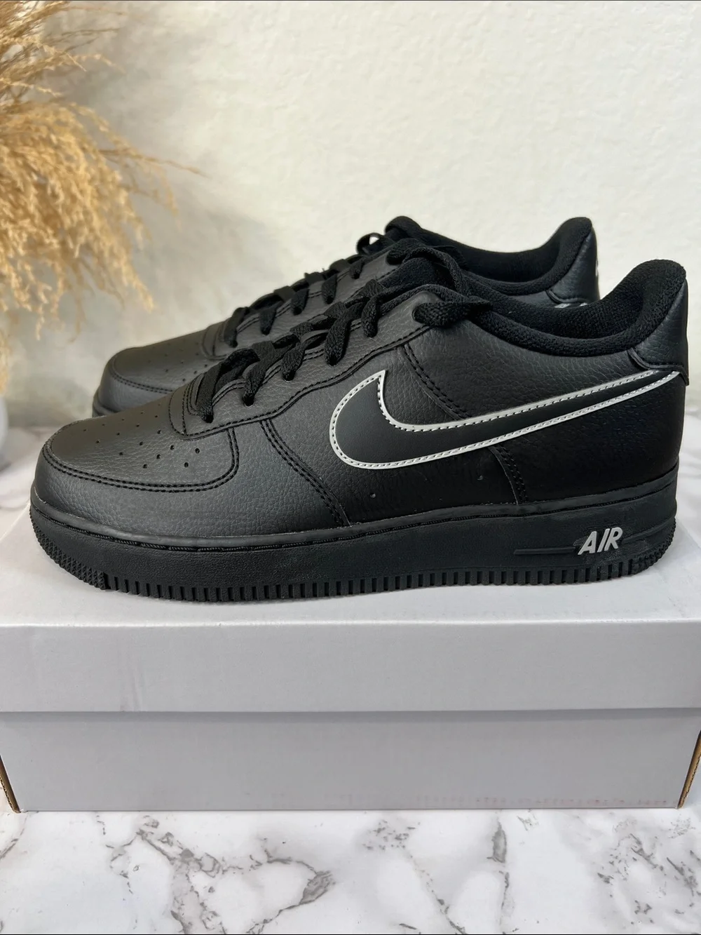 Nike Air Force 1 Sneakers Shoes Size 7 Youth/ 7 Men’s/ 8.5 Women’s